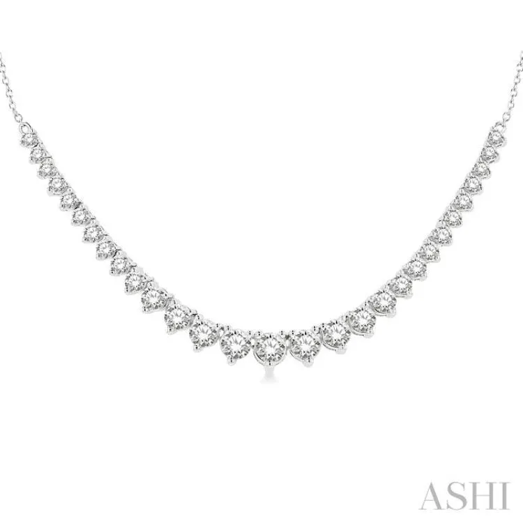 2 Ctw Graduated Diamond Smile Necklace in 14K White Gold