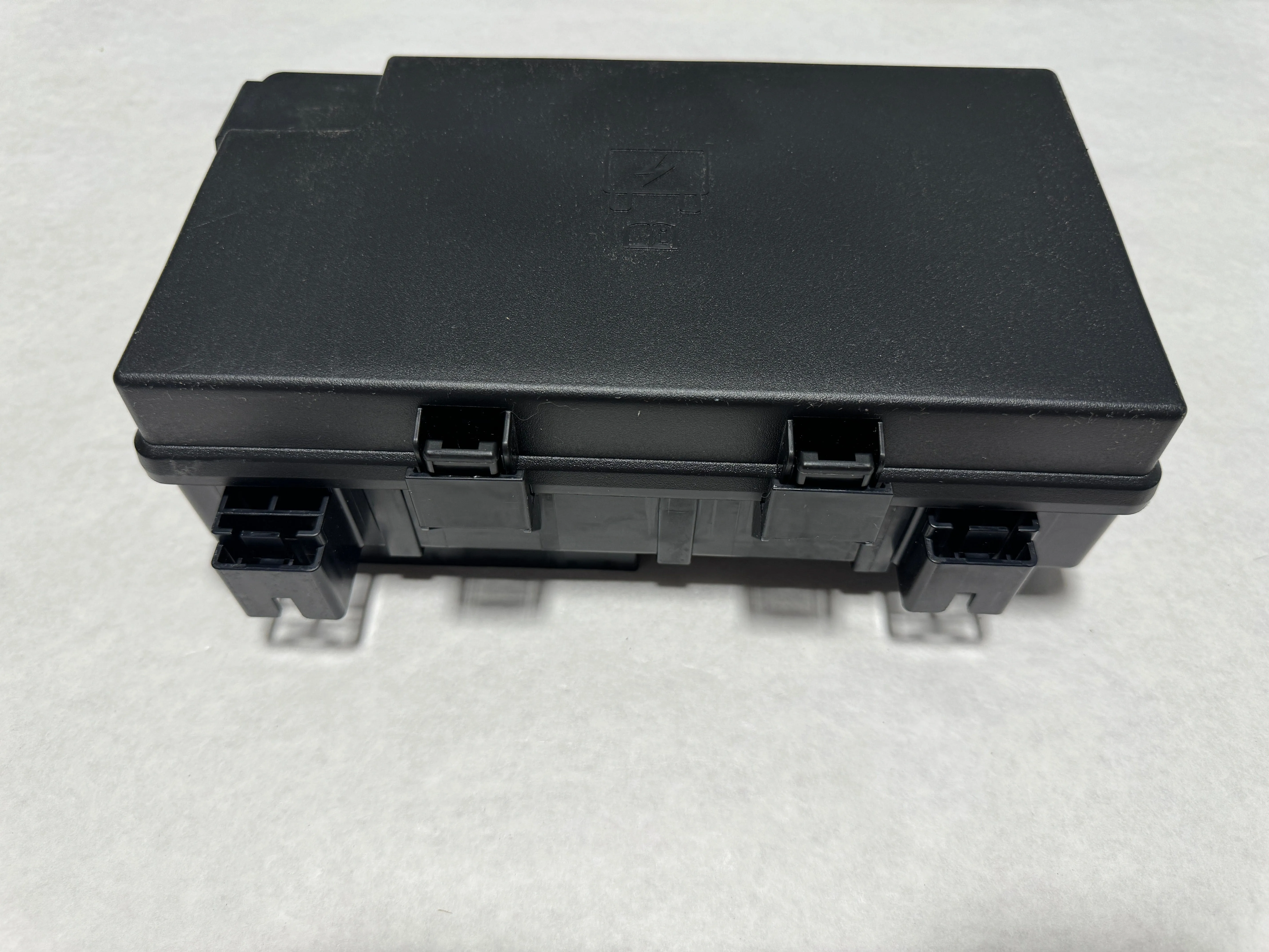 2016-2018 Ram 2500 3500 6.7 Diesel Under Hood Fuse Box IPDC OEM